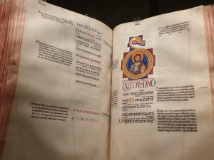 Ausstellungsexponat "Im strahlenden Glanz – Bamberger Psalter-Handschriften des Mittelalters" in der Staatsbibliothek Bamberg.