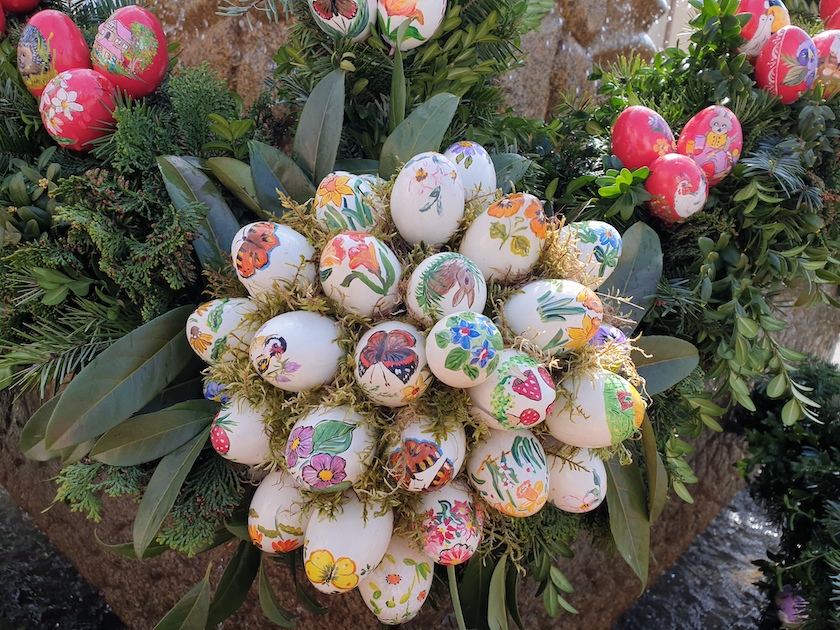 Osterbrunnen in Leinburg am Moritzberg